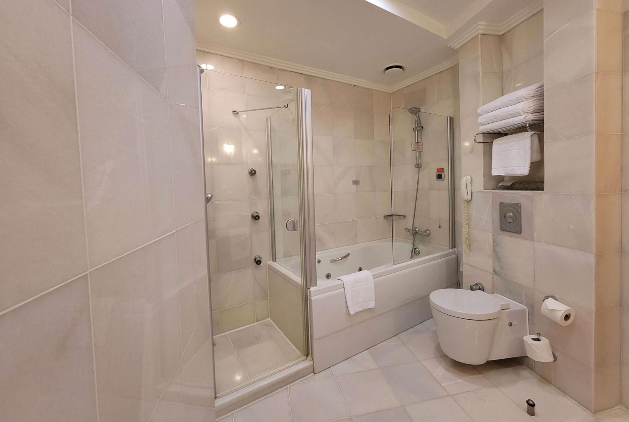 Junior Suite met Kingsize Bed en Uitzicht op de Bergen - Rookvrij