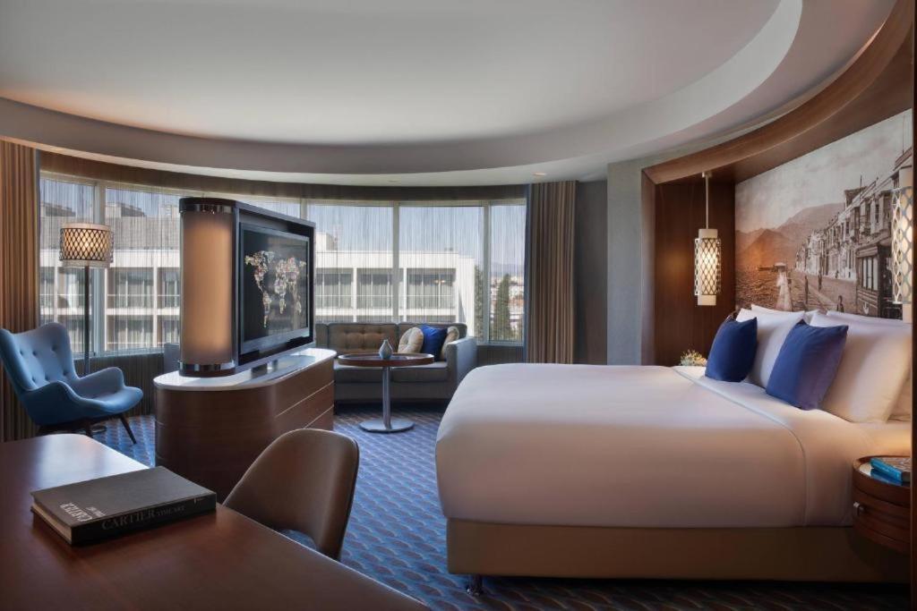 Junior Suite mit seitlichem Meerblick und Zugang zur Executive Lounge