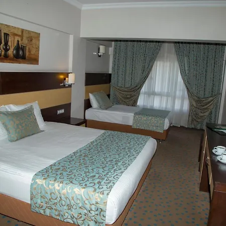 Mom Hotel-2